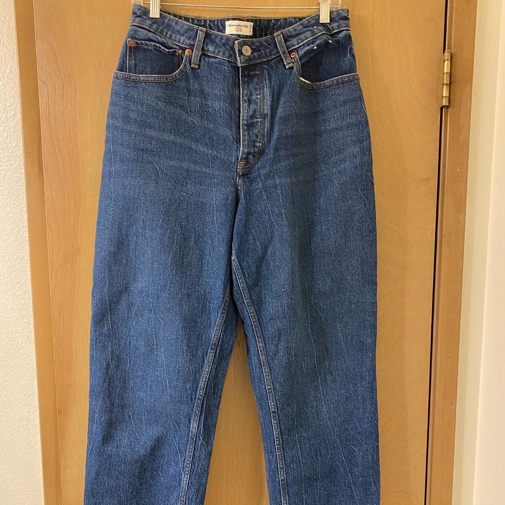 COPY - Abercrombie Curve Love The Dad high rise jeans